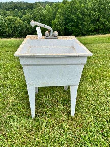 Utility sink