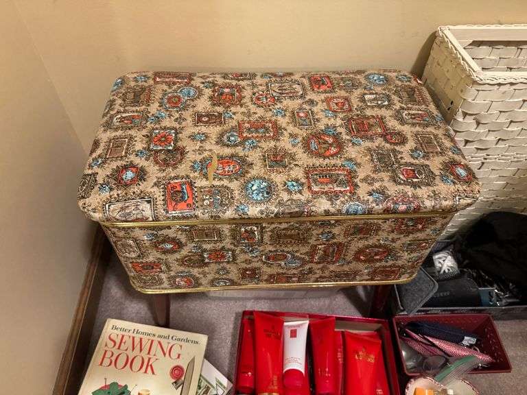Sewing box, thread, misc