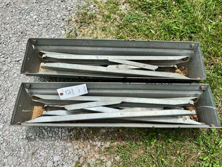 2 saw horses
