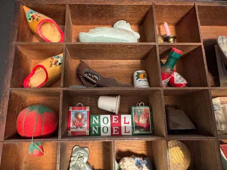 Wall shelf and decorative pieces