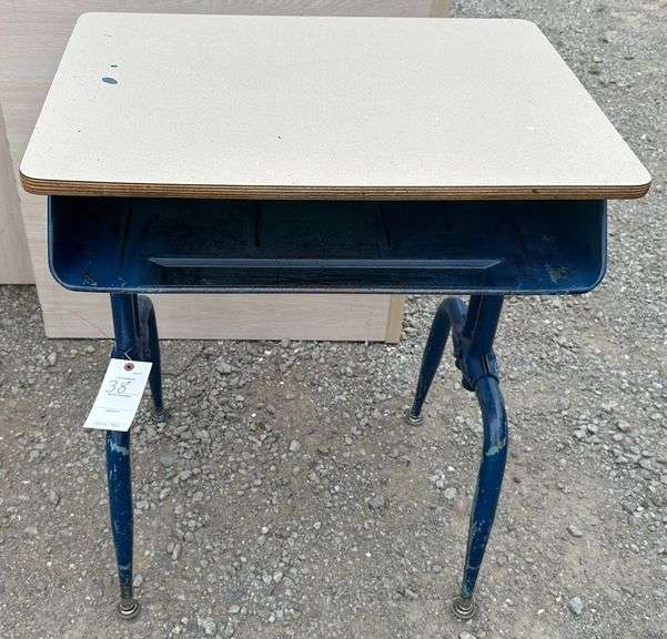 desk and school desk