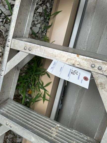 aluminum lean to ladder 15.5'