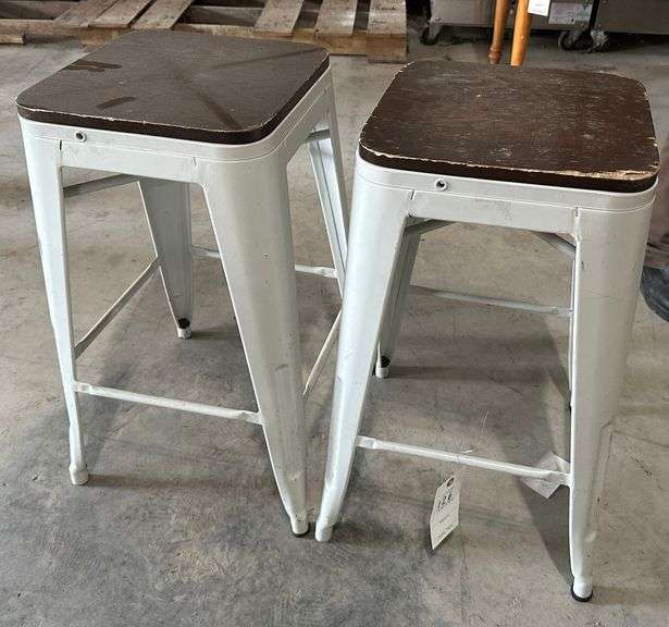 2 stools