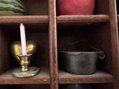 Trinket holder and trinkets