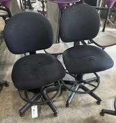 2 hydraulic chairs