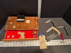4 pocket knives, tie clip, tokens