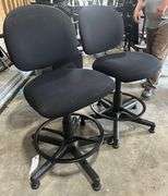 2 hydraulic chairs