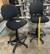 2 hydraulic chairs