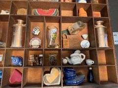 Wall shelf and decorative pieces