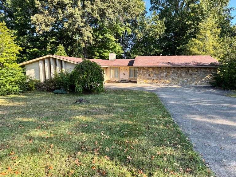 House & Lot - 1305 Bambridge Lane Campbellsville KY