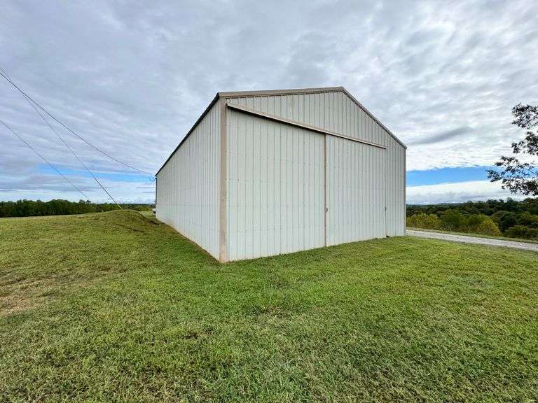 House & 56.764+/- Acres - Tractors, Trucks, & More - Julie Williams Estate & The Late Douglas Williams - Part 3