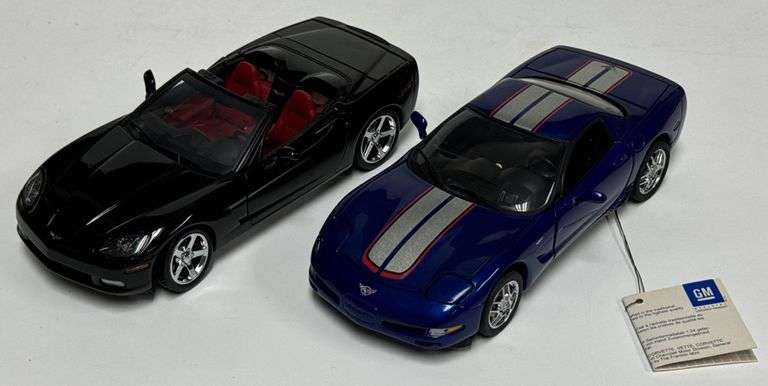 2) 1/24 Die-Cast Franklin Mint Corvette