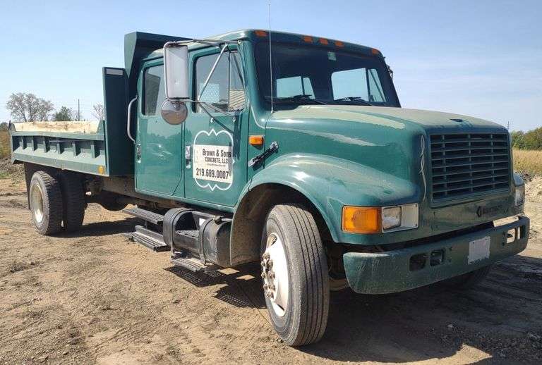 1993 International 4700 4X2 Full Cab Long Bed