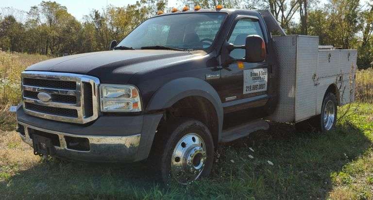 2004 Ford F-450 XLT Super Duty Utility Truck