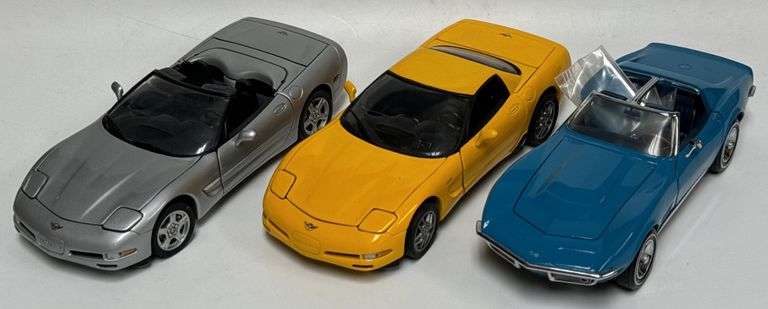 3) 1/24 Die-Cast Franklin Mint Corvette
