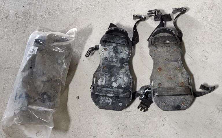 Midwest Rack Plastic Spiked Plate Shoes *(Bidding