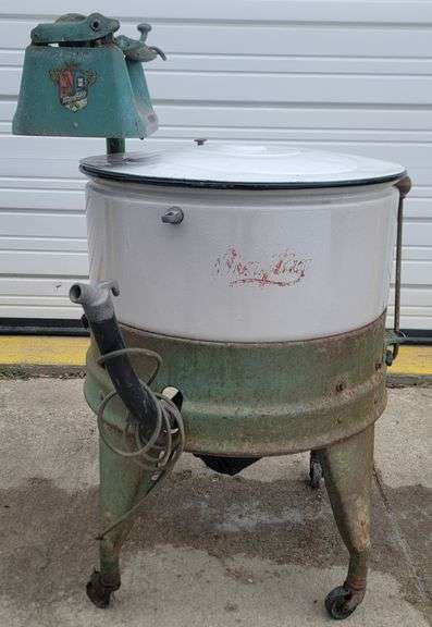 (P) Vintage Enamel Maytag Wringer Washer - Kraft Auction Service, LLC