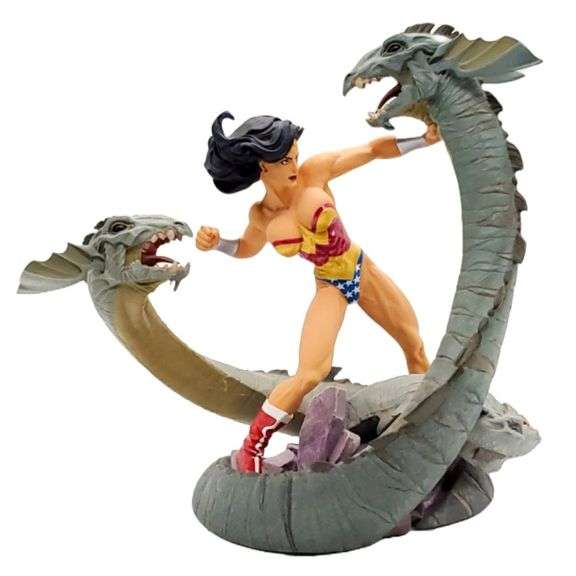 2004 DC Direct Wonder Woman vs Hydra Serpents