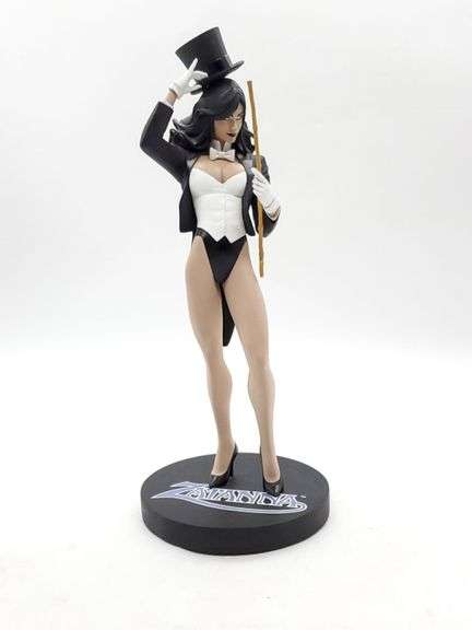 Cover Girls of the DC Universe Zatanna Statue