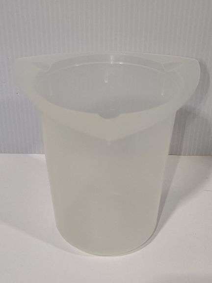 Medegen Tri-Pour Beakers (13oz/400ml) - Kraft Auction Service, LLC