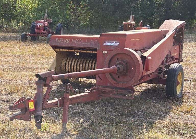 New Holland 275 Hayliner Square Baler