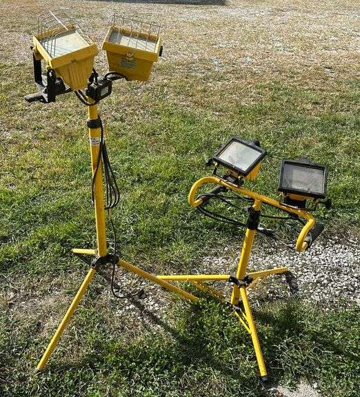 Adjustable Dual-Head Halogen Work Light On Tripod