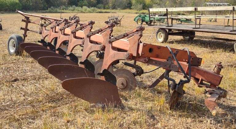 International Harvester 720 Six Bottom Semi Mount Plow