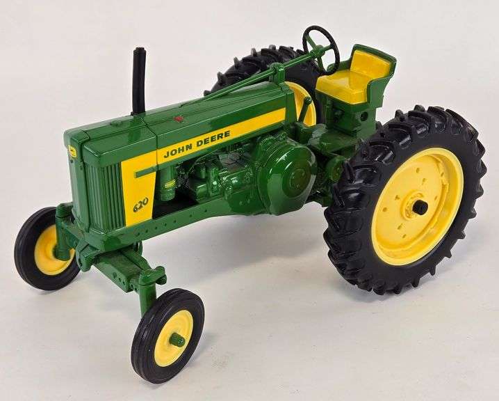 1/16 Ertl John Deere 620 Wide Front Tractor