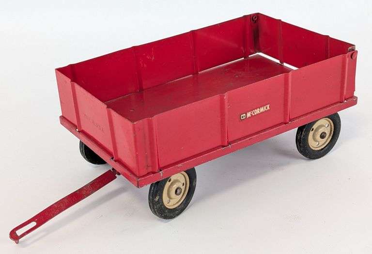 Vintage 1/16 Ertl IH McCormick-Deering Barge Wagon