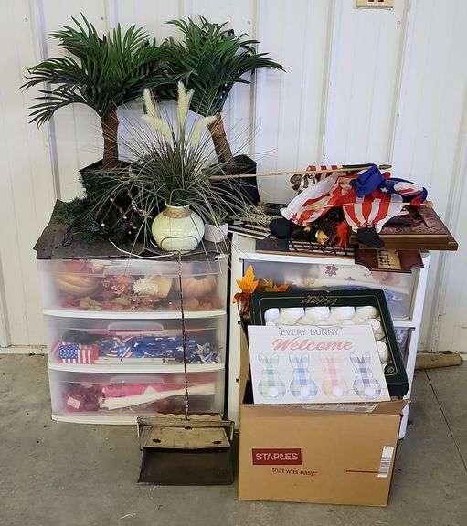 Tote Lot Of Holiday Items