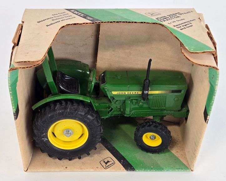 1/16 Ertl John Deere Compact Utility Tractor