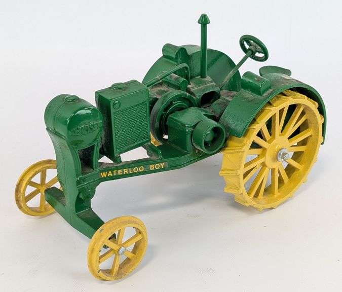 1/16 Ertl John Deere Waterloo Boy Tractor