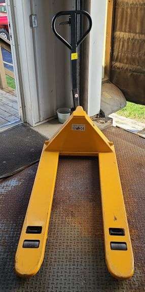 ULine H-1043 Pallet Jack