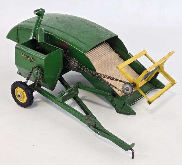 Vintage Original 1/16 Eska / Ertl John Deere Model 12A Pull Type Combine