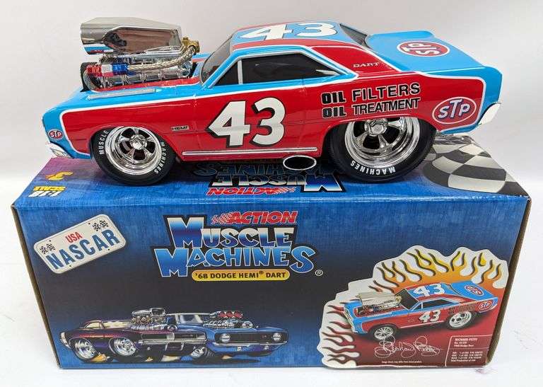 1:18 Die-Cast Muscle Machines Richard Petty 1968 Dodge Dart In Box