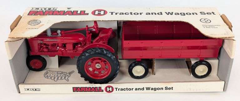 1/16 Ertl Farmall H Tractor and Wagon Set