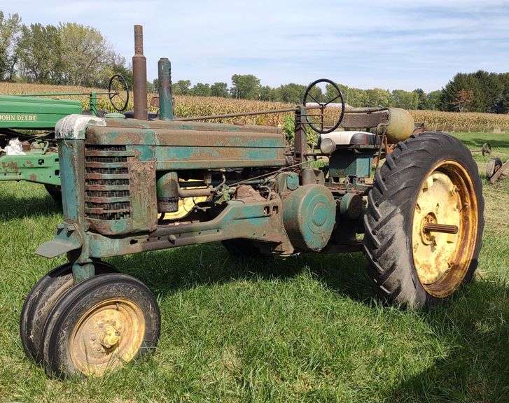 1948 John Deere Tractor Model B