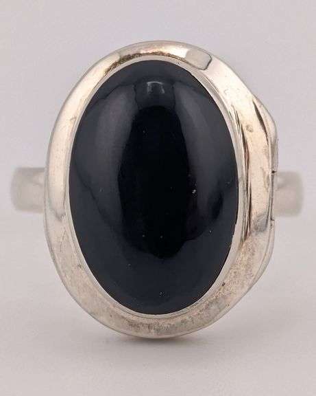 Vintage Sterling Cabochon Black Onyx Locket Ring