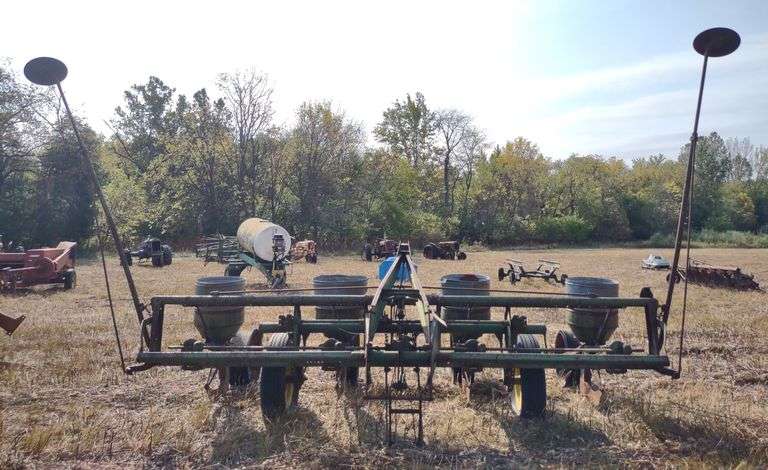 John Deere 495A Planter