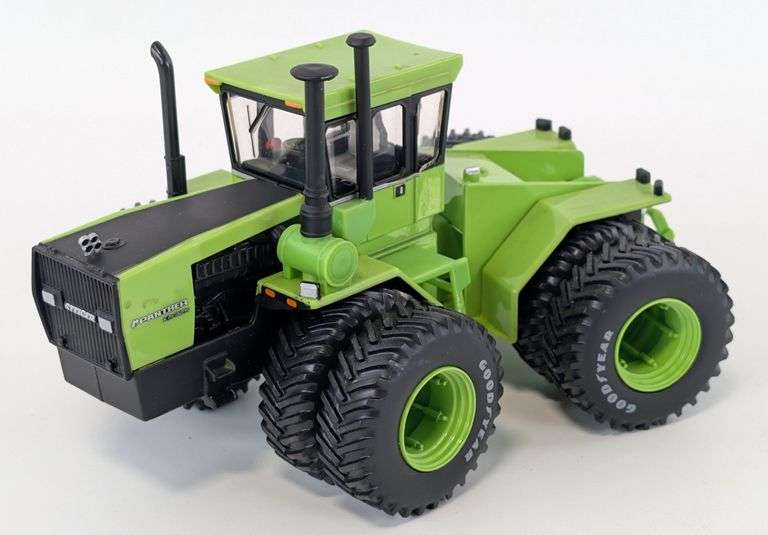 1/32 Ertl Steiger Panther KM-325 4wd Tractor