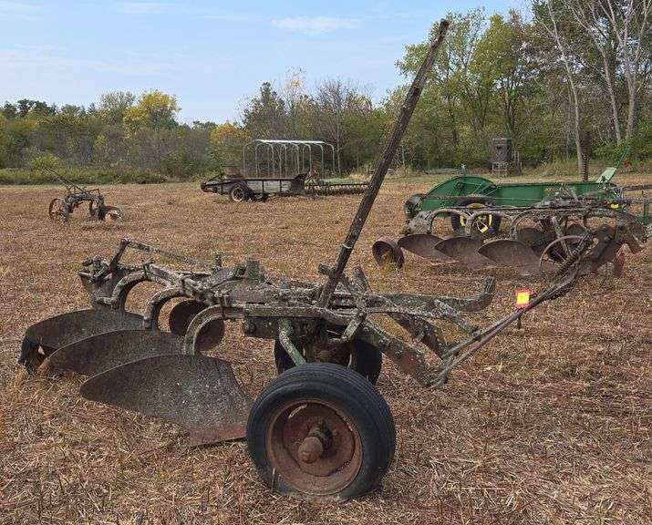 Case 3-16 Hydraulic Pull Type Plow