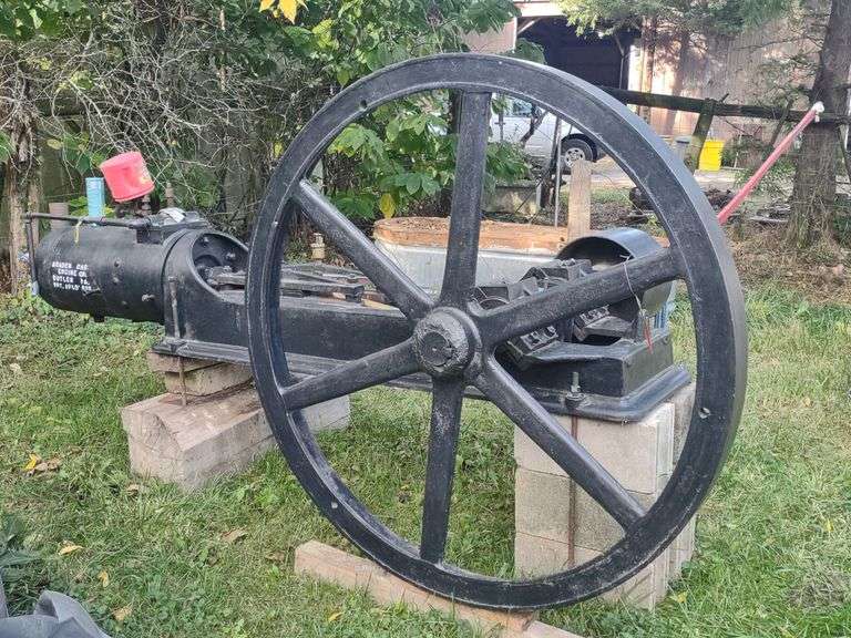 Braden Half Breed Oil Field Gas Engine