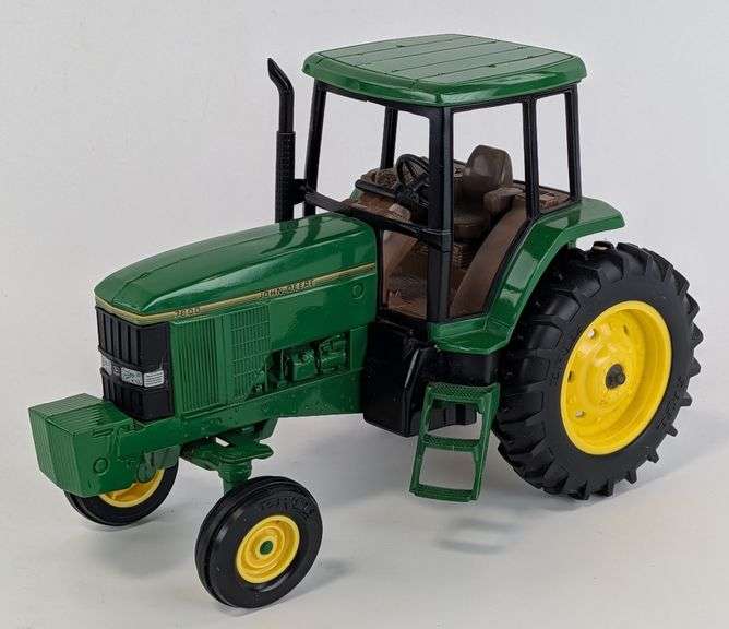 1/16 Ertl John Deere 7600 Tractor w/ Cab
