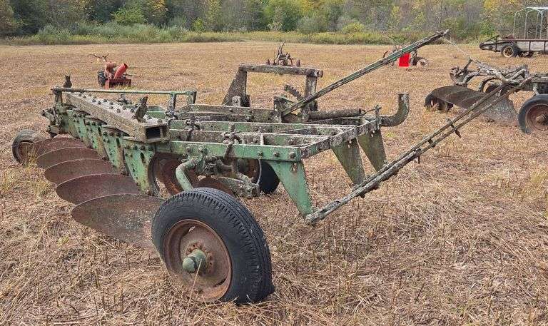 John Deere 5 Bottom Hydraulic Trailer Plow