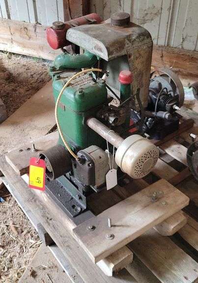 NOVO Engine Co Stationary Upright Gas Engine