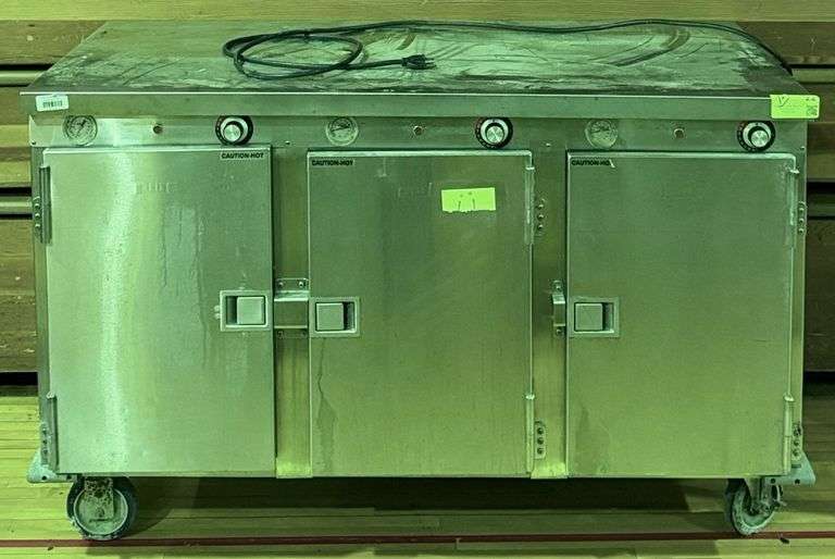 FWE Model HLC-7H/21 Undercounter Insulated Mobile Heated Cabinet with 21 Pan Capacity