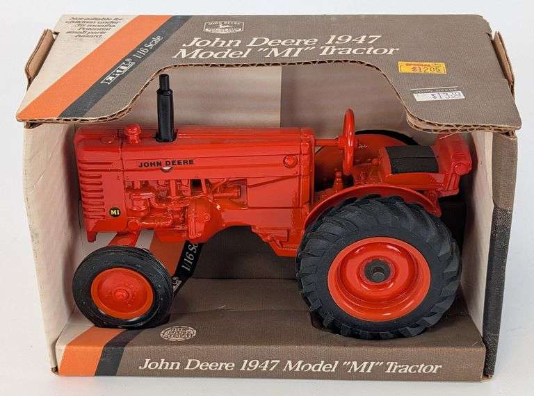 1/16 Ertl John Deere Model "MI" Tractor