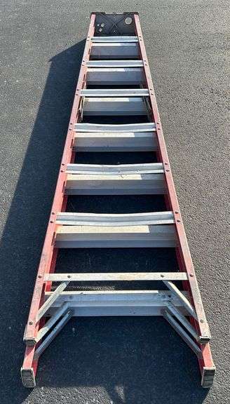 8' Fiberglass Ladder