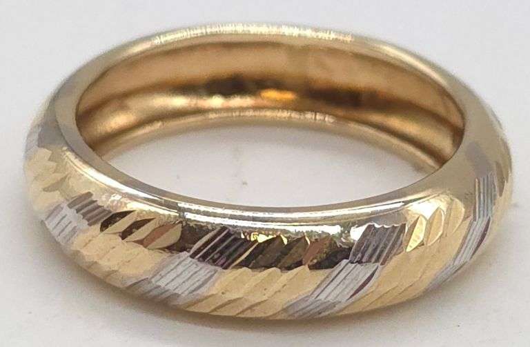 (E) 14k Yellow Gold Band