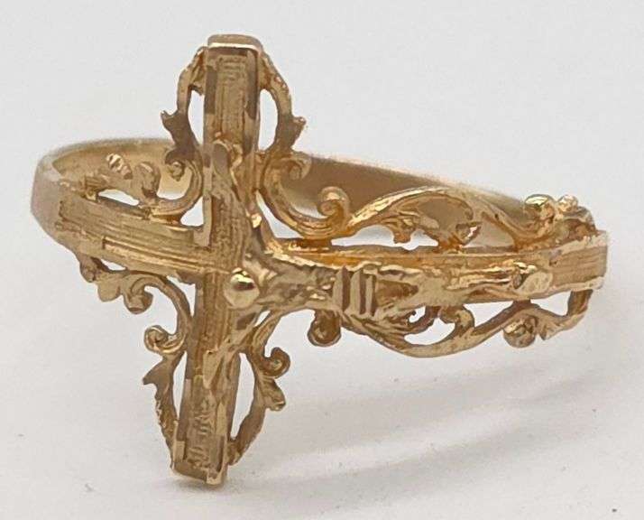 (E) 10K Yellow Gold Crusifix Ring